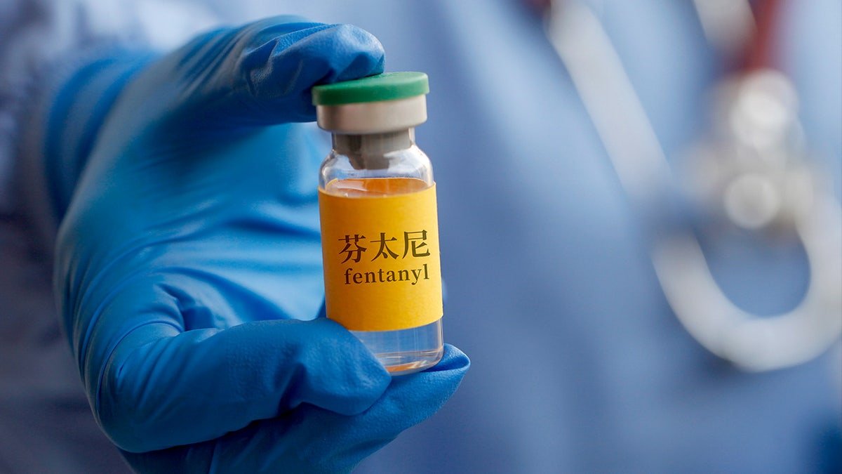 Fentanyl vial with Chinese writing. 