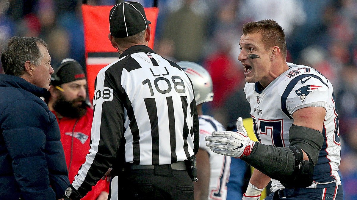 Gronk yells at ref