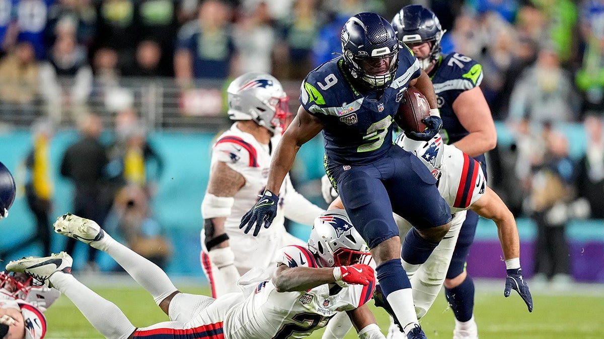 Kenneth Walker in action