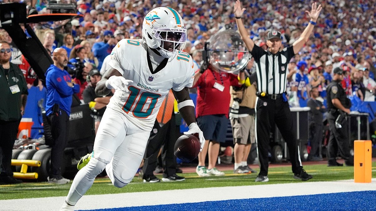 Tyreek Hill celebrates