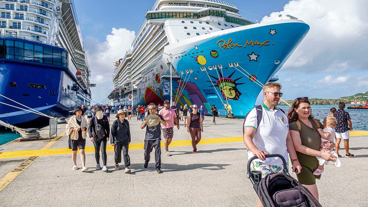 Norwegian Cruise Line wants passengers to dress up for dinner
