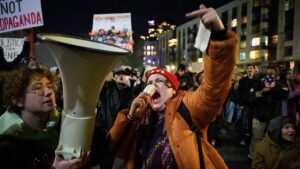 Dem senator fumes that GOP’s foreign funding claim ‘delegitimizes’ anger of anti-ICE agitators in US