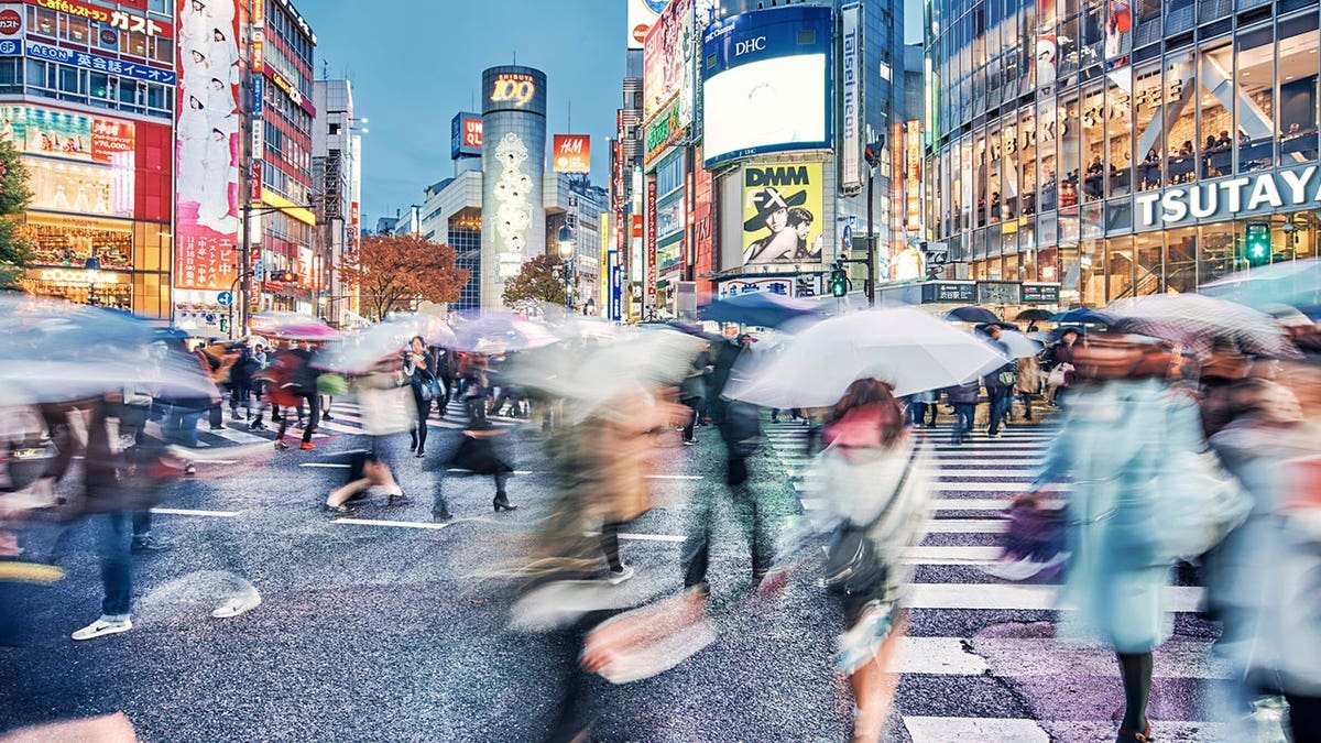"Yeah… [if] by 6 hours you haven’t arrived in Houston, something is wrong," said one person about the inadvertent trip to Tokyo.