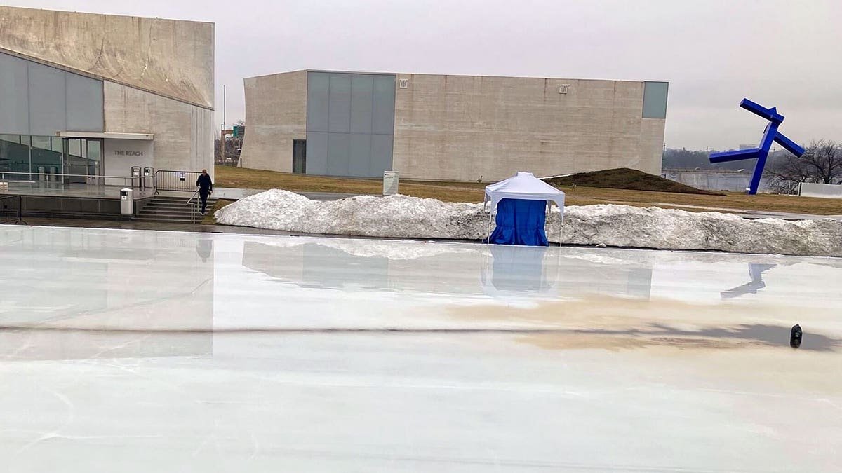 Outdoor ice rink on Kennedy Center plaza