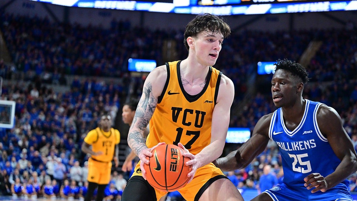 VCU Rams basketball plays Saint Louis in a game