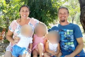 Australian-British fighting to have their off-grid children returned