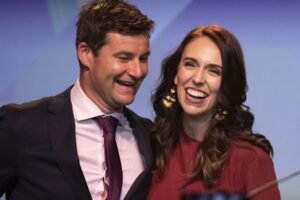 Sydney over Melbourne? Jacinda Ardern develops a taste for Curl Curl