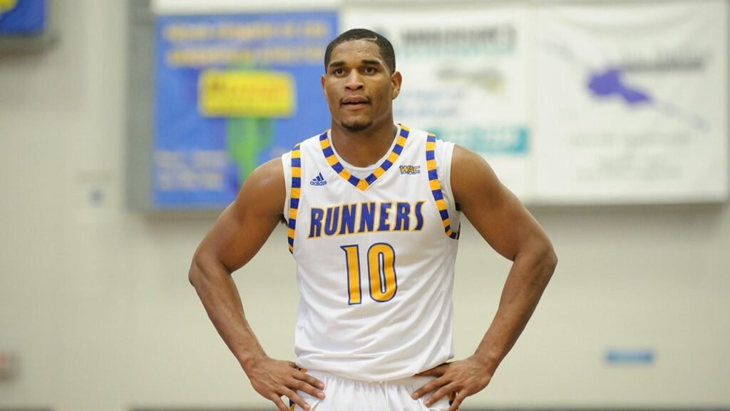 Former college basketball coach accused of leading double life as pimp across four states: report