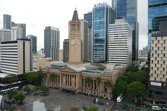 The heaviest rain could fall on Sunday as the weather system being experienced up north moves south into Brisbane.