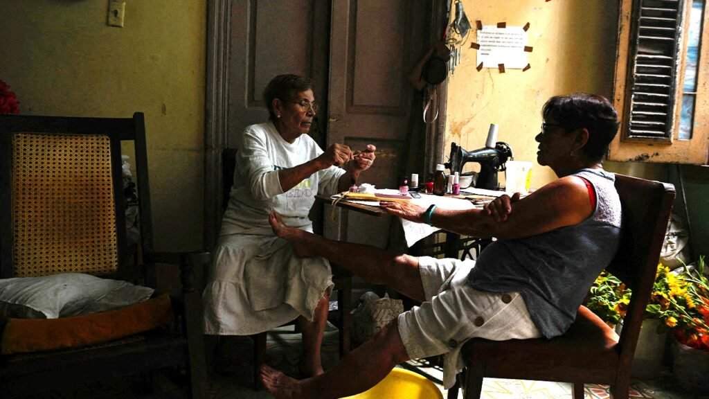 Cuba’s entire electrical grid collapses, leaving whole island without power Cuba’s entire electrical grid collapses, leaving whole island without power