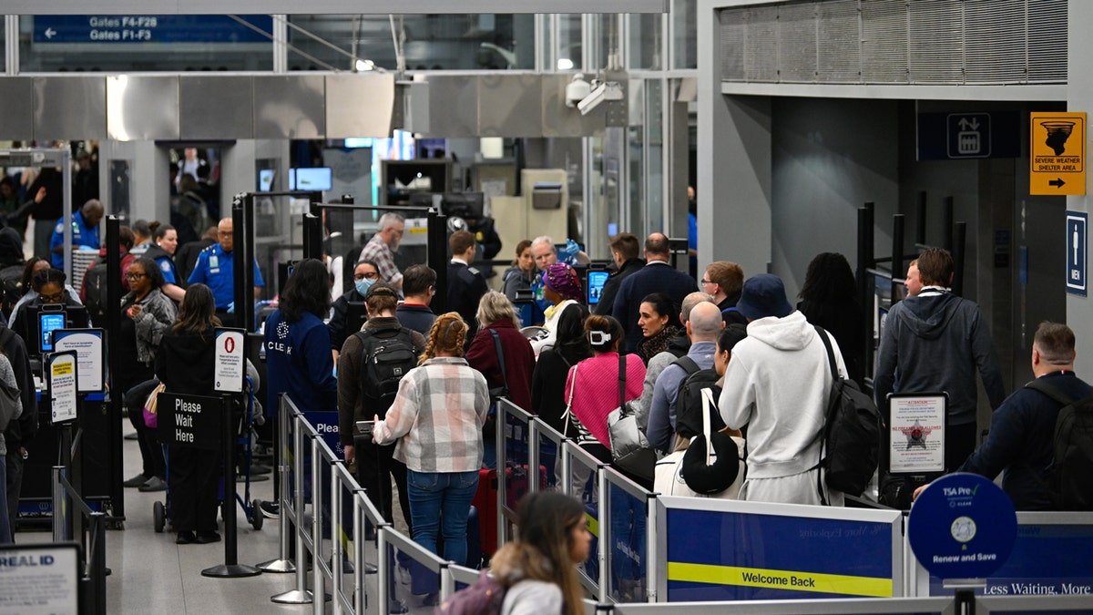 Flight passengers wait in TSA lines in chicago