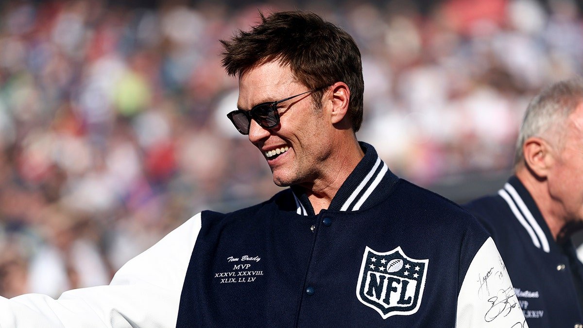 Tom Brady points at fans