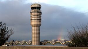 ‘Strong smell’ shuts down flights at major DC-area airports for the second time this month ‘Strong smell’ shuts down flights at major DC-area airports for the second time this month