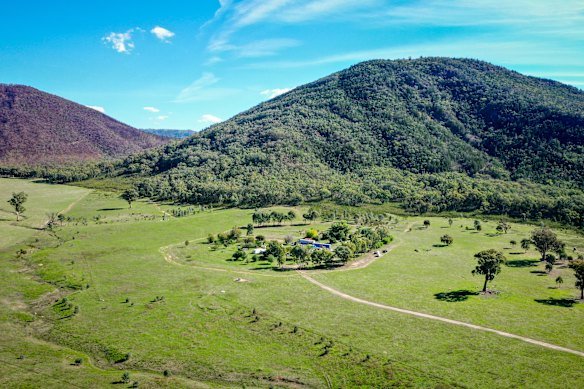 Police vow to track down people who helped fugitive Police vow to track down people who helped fugitive