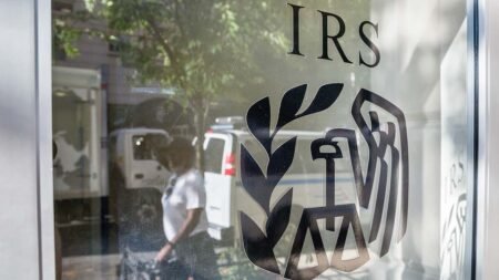 Average tax refund up nearly 11% from a year ago, IRS data shows Average tax refund up nearly 11% from a year ago, IRS data shows