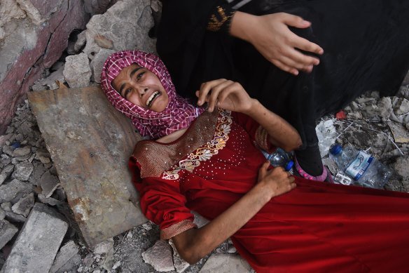 Kate Geraghty’s Walkley Award-winning image from 2017 of  15-year-old Tabarek as she tries to make her way out of war-torn Mosul with her family despite suffering a shrapnel wound.