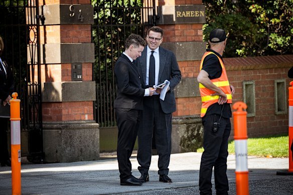 Karl Stefanovic arrives at Raheen ready to MC Anthony Pratt’s annual party.