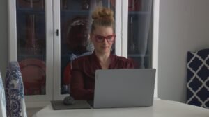 Saskatoon woman starts organization for neurological disorder support