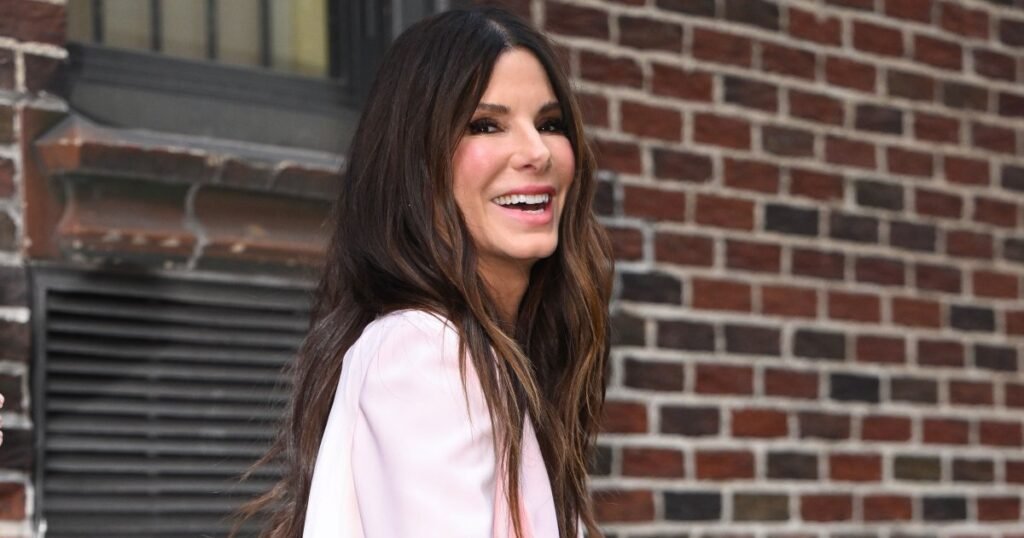 Sandra Bullock Wore the Cuffed Jeans Style That’s Going to Be Everywhere This Spring Sandra Bullock Wore the Cuffed Jeans Style That’s Going to Be Everywhere This Spring