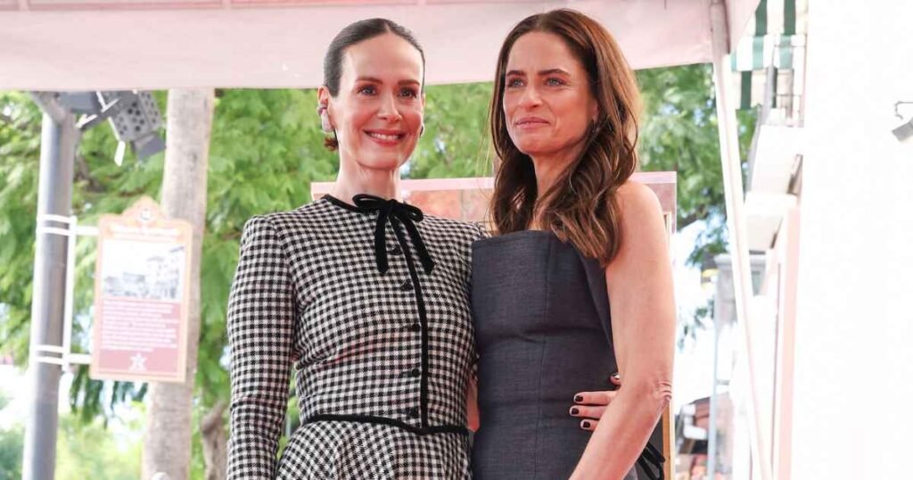 Sarah Paulson Praises Best Friend Amanda Peet’s ‘Profoundly Gorgeous’ Essay About Cancer Battle Sarah Paulson Praises Best Friend Amanda Peet’s ‘Profoundly Gorgeous’ Essay About Cancer Battle