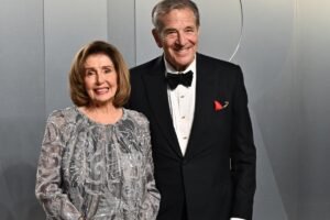Nancy Pelosi makes shock appearance at Vanity Fair Oscars afterparty: Who sent her an invitation? Nancy Pelosi makes shock appearance at Vanity Fair Oscars afterparty: Who sent her an invitation?