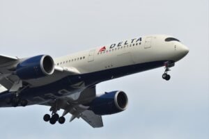 4 flight attendants injured after severe turbulence on Delta flight from LA 4 flight attendants injured after severe turbulence on Delta flight from LA