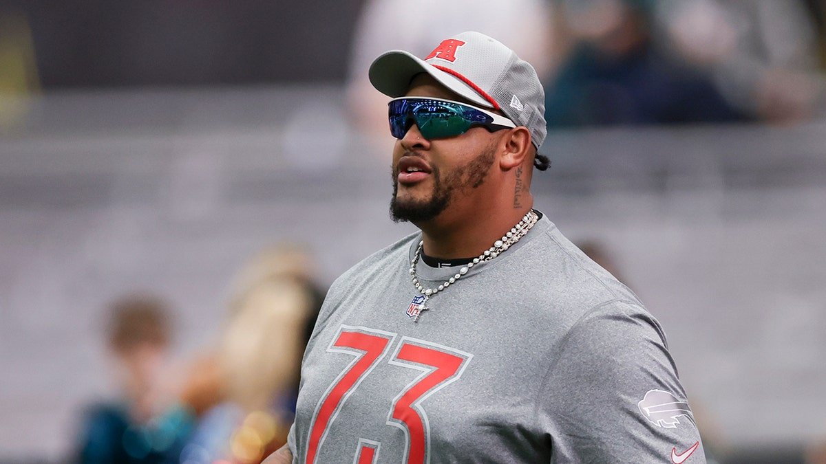 Dion Dawkins at Pro Bowl