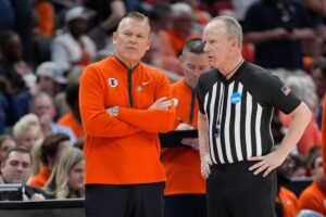 Illinois knocks off Iowa to reach Final Four after buzzer malfunction delay Illinois knocks off Iowa to reach Final Four after buzzer malfunction delay
