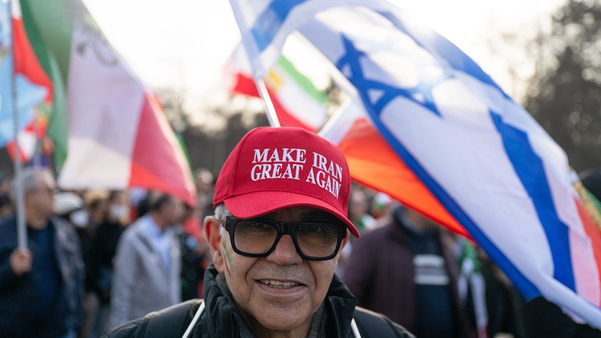 Peopel celebrating in Berlin