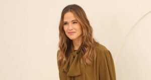 Jennifer Garner’s Mom Cardigan Is ,700 — But This Similar Style Won’t Cost You More Than 