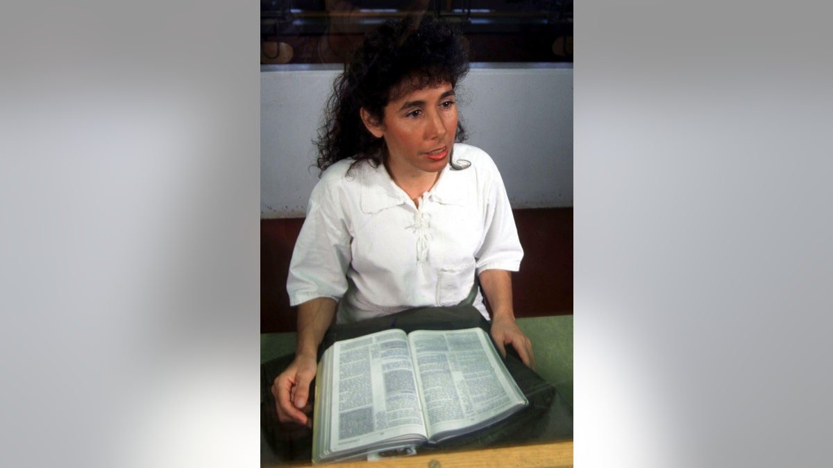 Karla Faye Tucker reading her bible.