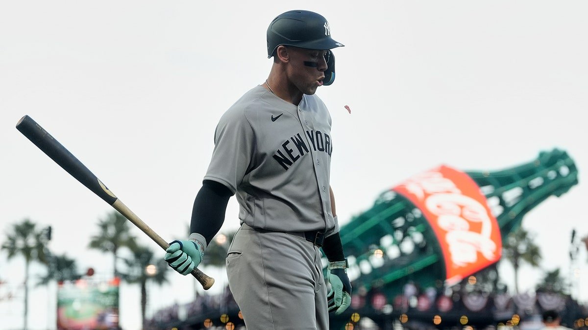 Aaron Judge walks back to the dugout