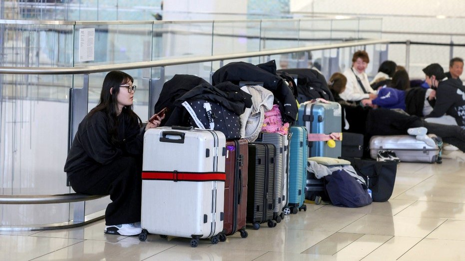 Passengers stranded at LaGuardia