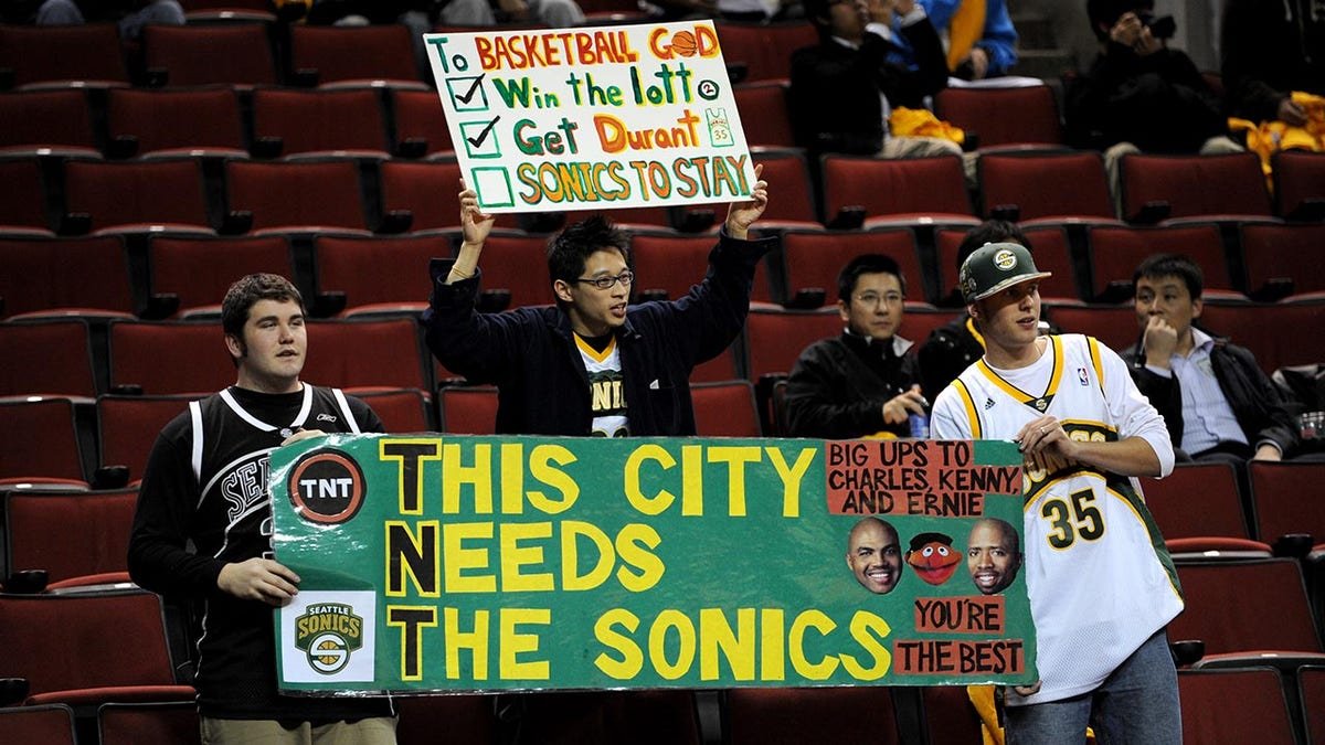 Sonics fans