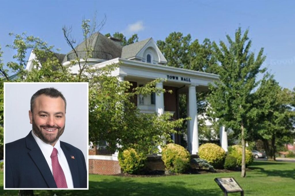 Public meeting descends into chaos as ‘big piece of s–t’ NJ mayor feuds with council members: ‘Such a s–t show’ Public meeting descends into chaos as ‘big piece of s–t’ NJ mayor feuds with council members: ‘Such a s–t show’