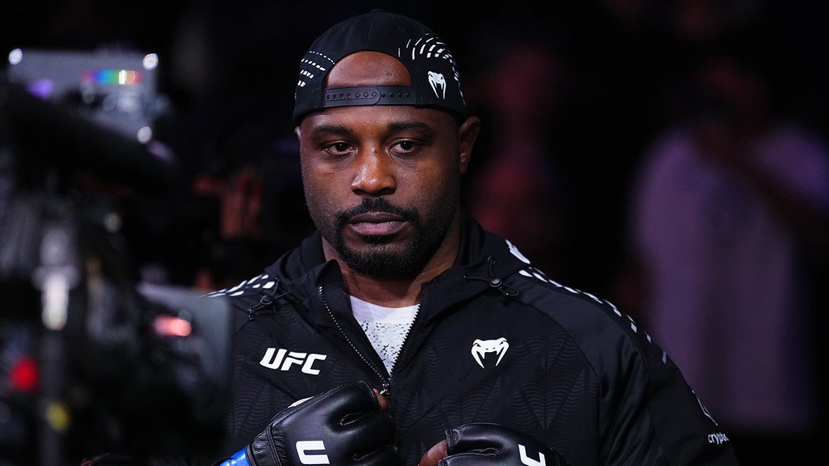 Tyrell Fortune prepares for a bout