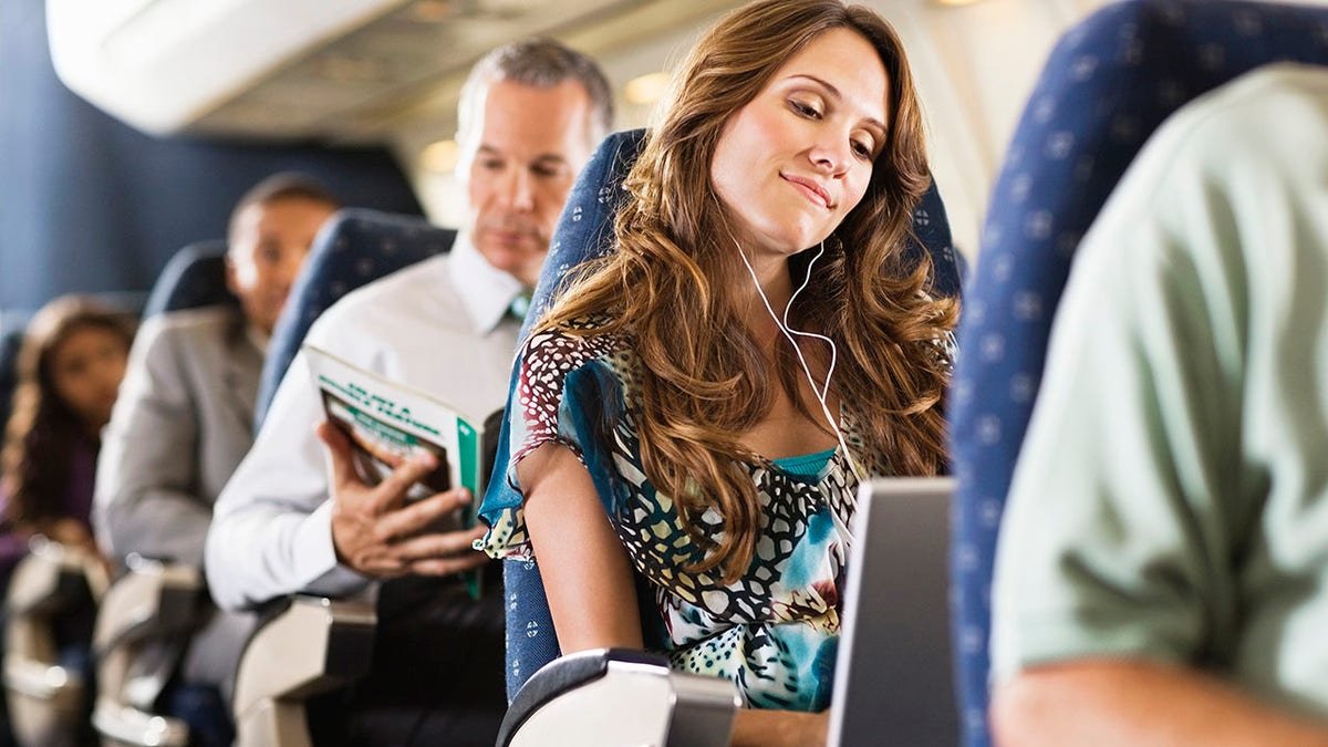 Viral debate about reclining a seat on a plane