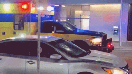 Waymo autonomous car blocks ambulance crew responding to deadly Austin mass shooting Waymo autonomous car blocks ambulance crew responding to deadly Austin mass shooting