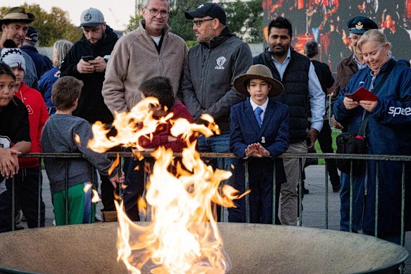 Melburnians pay their respects at the Anzac Day dawn service at the Shrine of Remembrance. 