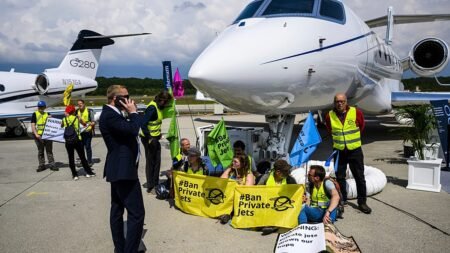 EU lawmakers take aim at luxury flights amid energy supply concerns