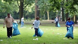 Berlin offers free entry for tourists who help pick up litter