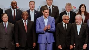 Sánchez builds anti-Trump coalition looking for political lifeline