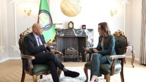 Iran to blame for closing Strait of Hormuz, says Gulf leader