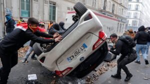 Old Paris riot footage resurfaces under fake claims
