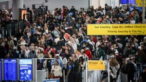 United adds TSA wait times to app as DHS shutdown strains airport security lines