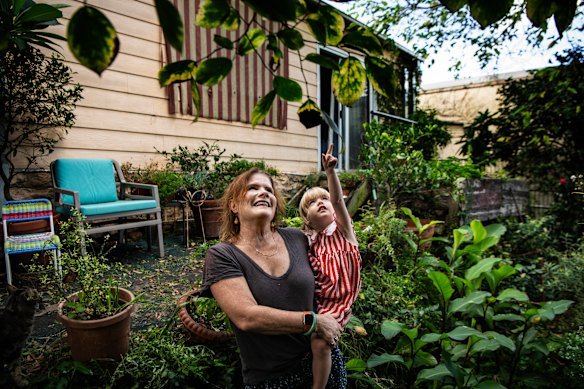 Working women benefit from technology Working women benefit from technology