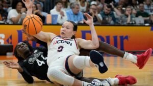 UConn’s undefeated season crumbles as South Carolina gets sweet revenge against reigning champs UConn’s undefeated season crumbles as South Carolina gets sweet revenge against reigning champs