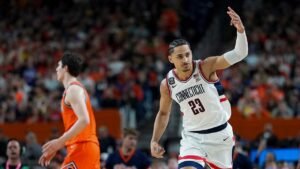 UConn dispatches Illinois to make third men’s national title game in four years UConn dispatches Illinois to make third men’s national title game in four years