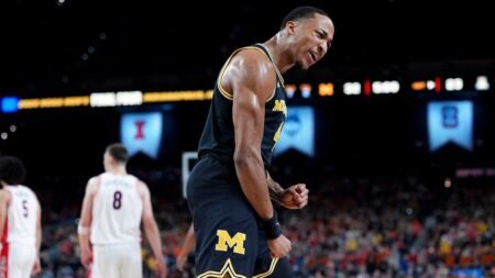 Michigan routs Arizona to advance to men’s national championship, will take on UConn