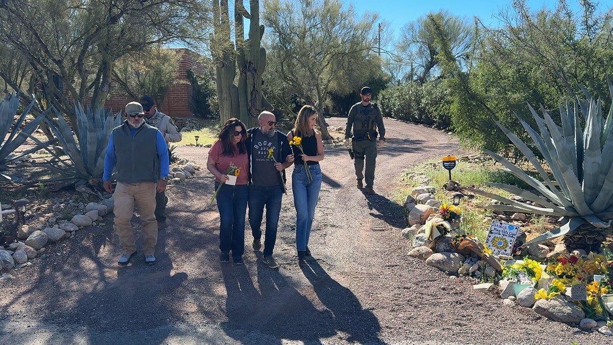Annie Guthrie standing with husband Tommaso Cioni and Savannah Guthrie outside Nancy Guthrie's home